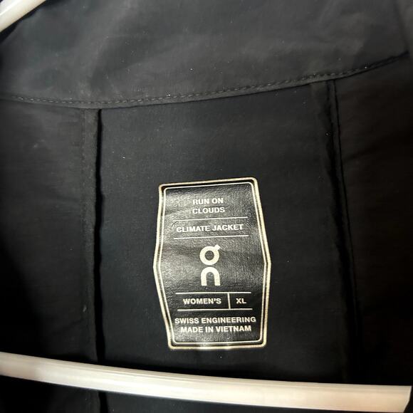 On Cloud Running Climate Jacket High Performance Targeted Insulation XL Black - Picture 6 of 13